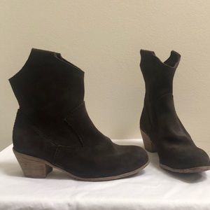 Pedro Garcia Montana West suede booties